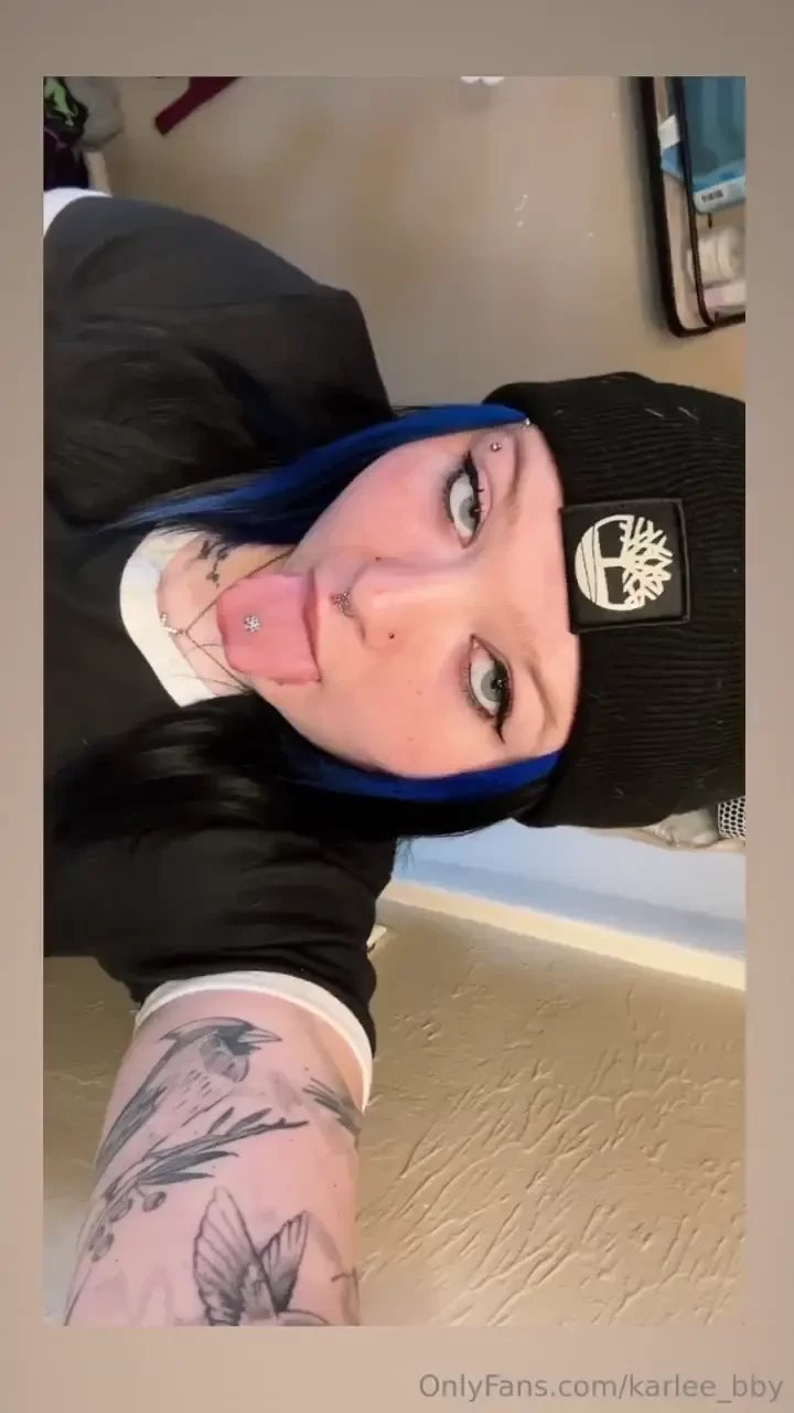 Bet you wish this tongue was running down your body while these pretty 