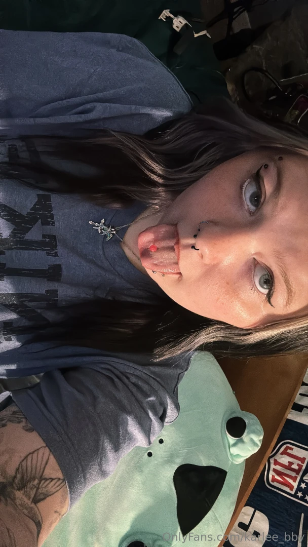 Do you like girls with their tongue pierced 