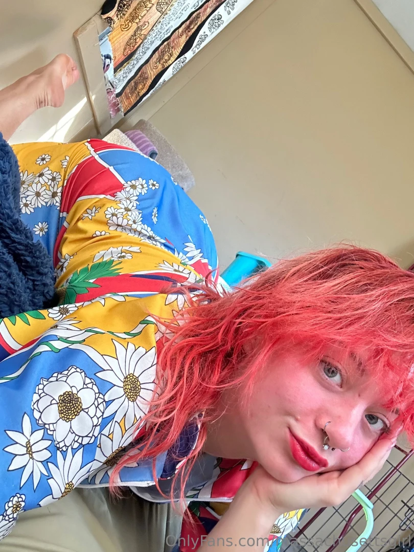 Bet i could make you blush in three words 