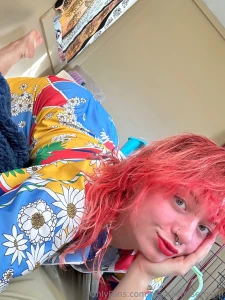 Bet i could make you blush in three words