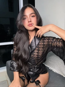 Feeling dizzy i think i need a kiss right here part 1