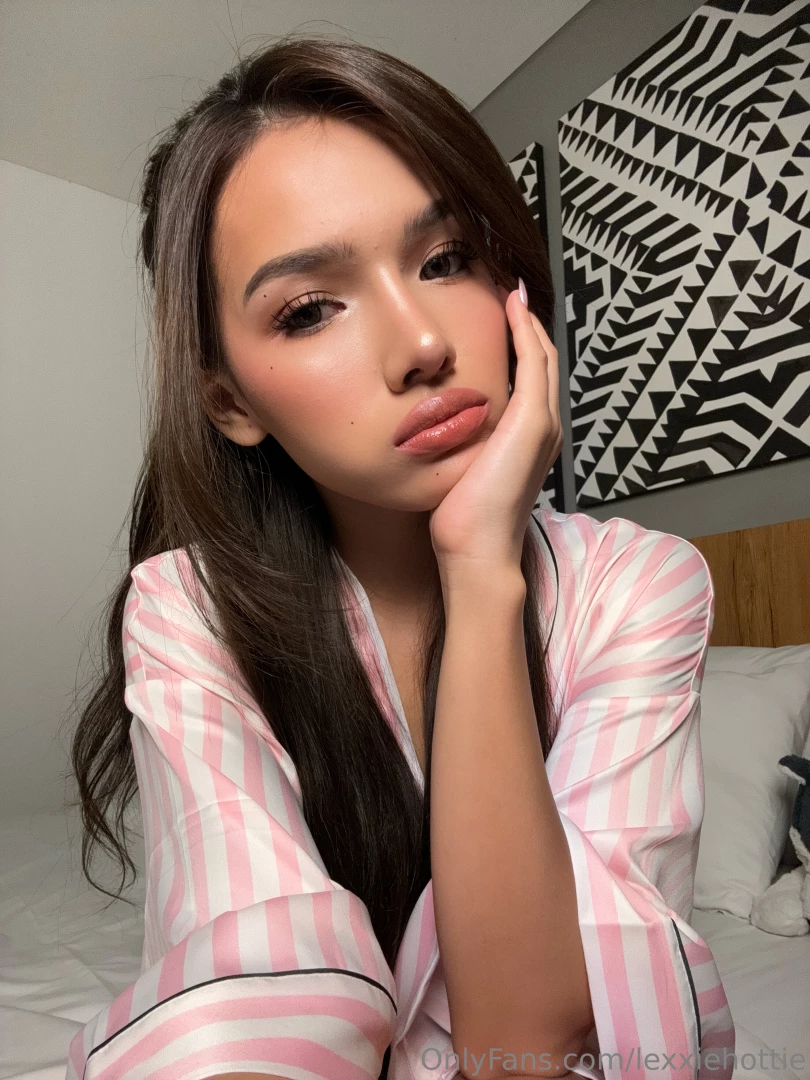 Baby i m soooo bored maybe you can play with me 