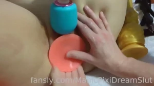 Dragonfly_boi stuffed my pussy with a big plug and the slid his fist