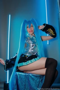 Some spicy pics of my hatsune miku cosplay that i wasn t going to post part 2
