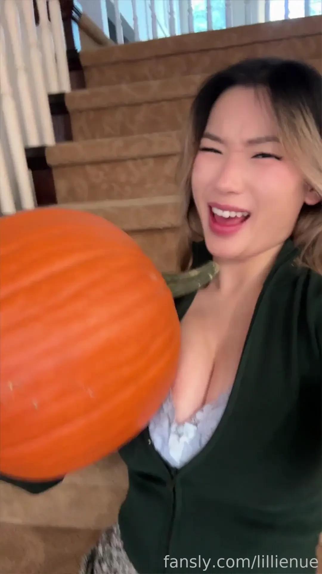 I m live pumpkin carving on twitch www twitch tv lillienue twitch 