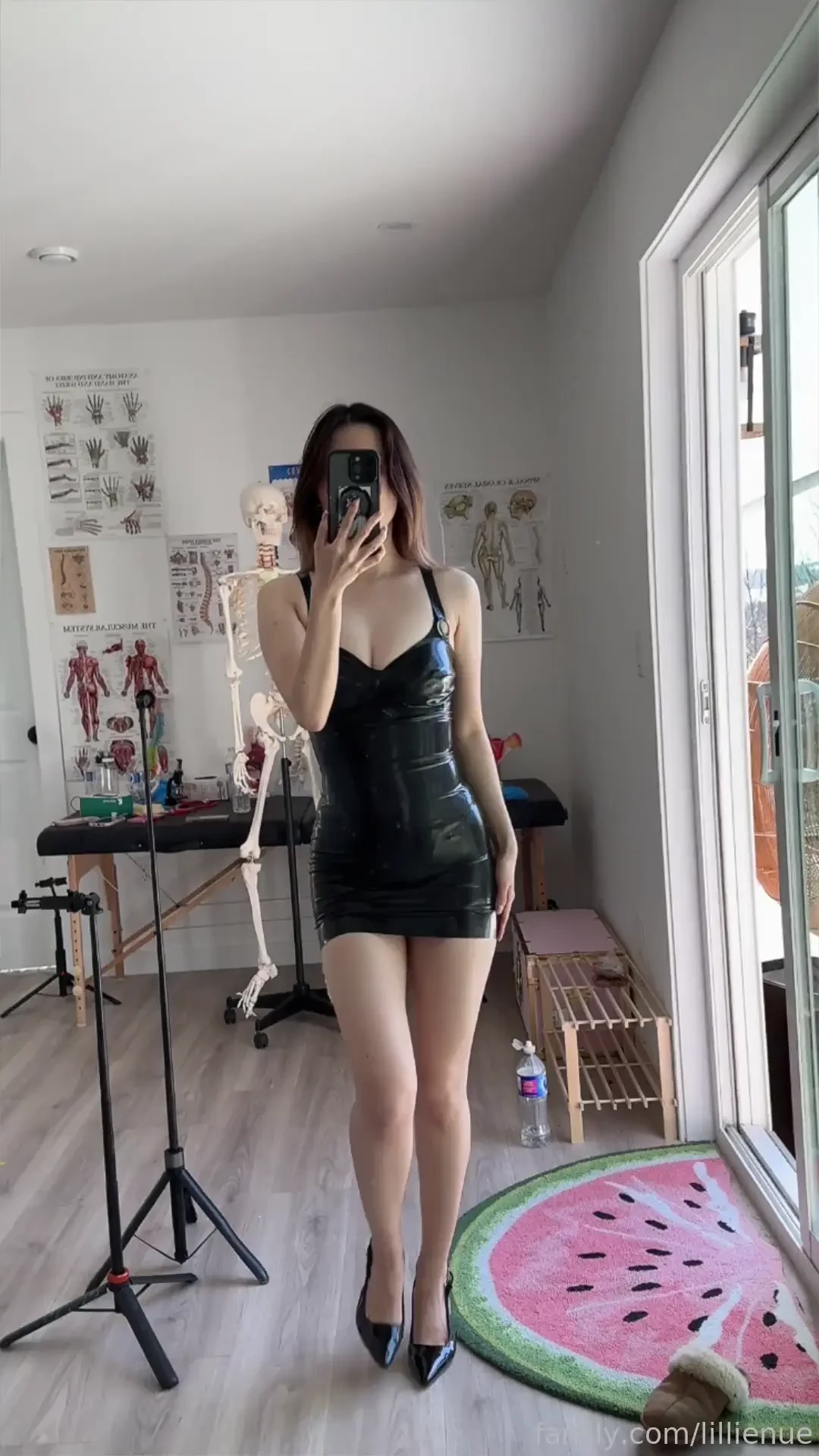My first time in latex and i felt so sexy i couldn t help taking some 