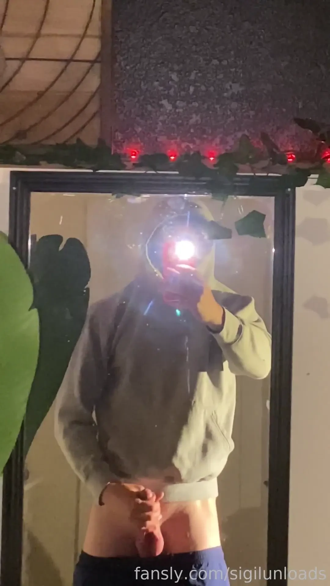 Who s touching themselves right now fyp nude mirror 