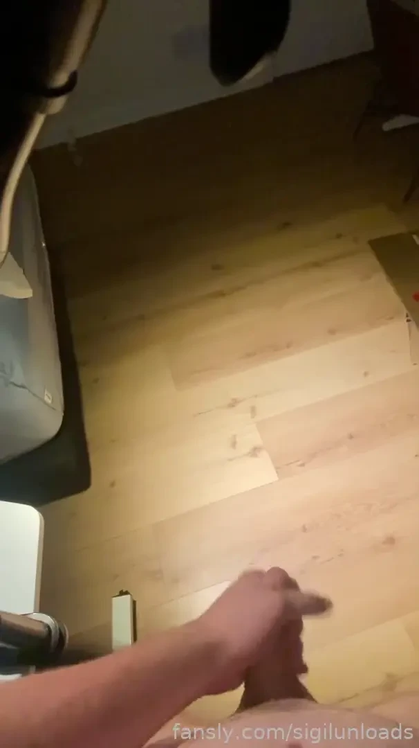 I know you want this dick so bad let me talk to you while your mind 