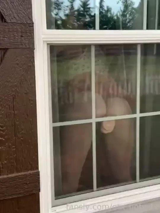 Just a quick tease to cheer my husband up today which gives me an idea 