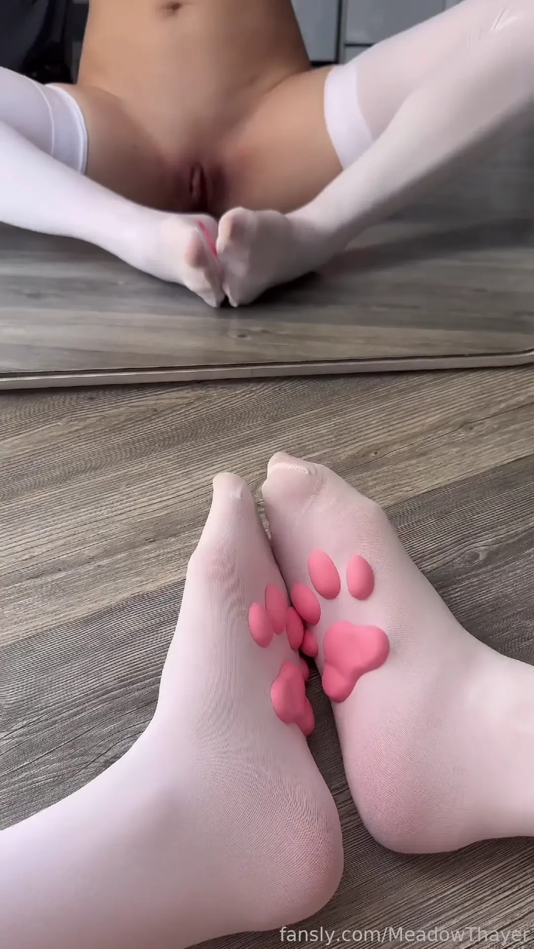 Would like to squeeze my paws purr meow soles openpussy tits smalltits 