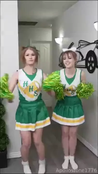 Chrissy from stranger things gets a new friend and they suck and fuck 