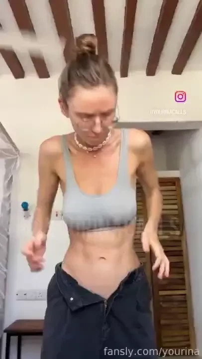 Fyp bounce sportsbra glasses shorthair bigboobs fit abs nerdy 