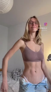 Bigboobs glasses nerdy goofy nextdoor jugs fyp fit skinny abs