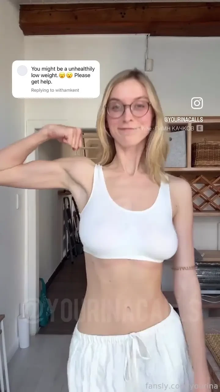 Bigboobs glasses nerdy goofy nextdoor jugs fyp flexing musclemommy 