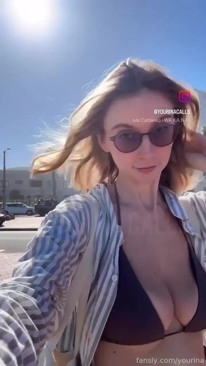 Bigboobs natural glasses nerdy blond goofy fyp bounce bikini outdoor 