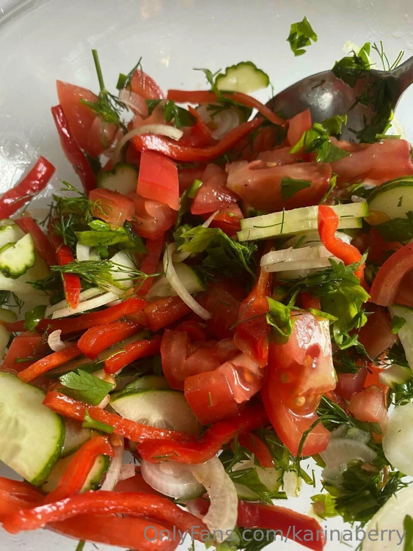 A simple salad everything is super but i think it s missing chicken or 