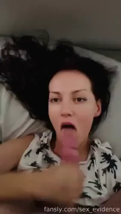 Do you like the cumshot i m waiting for your likes and comments 