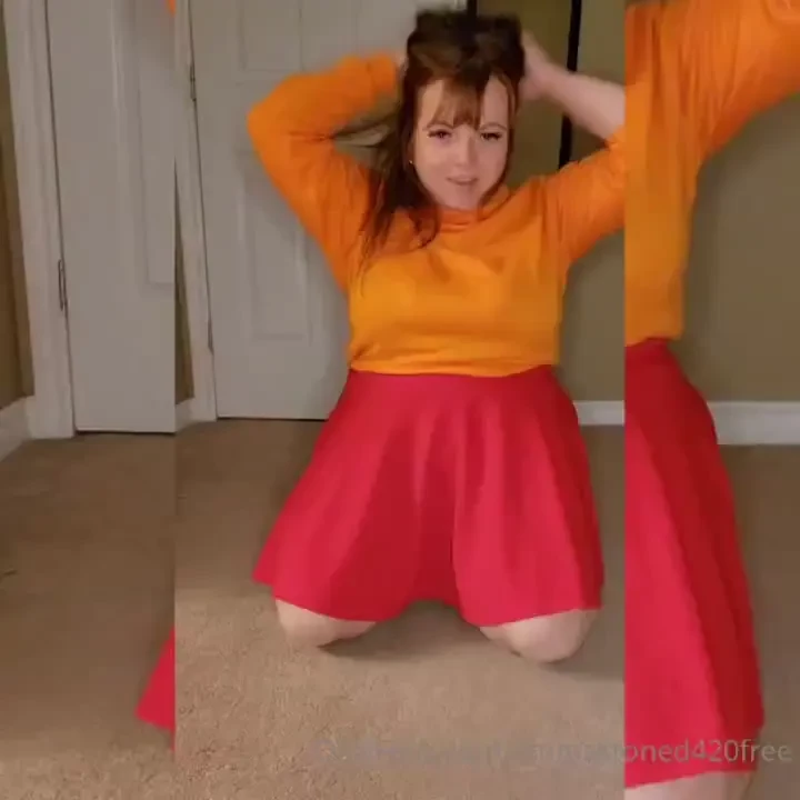 Velma vibes watch my put this pink tail plug in then suck on my dildo 