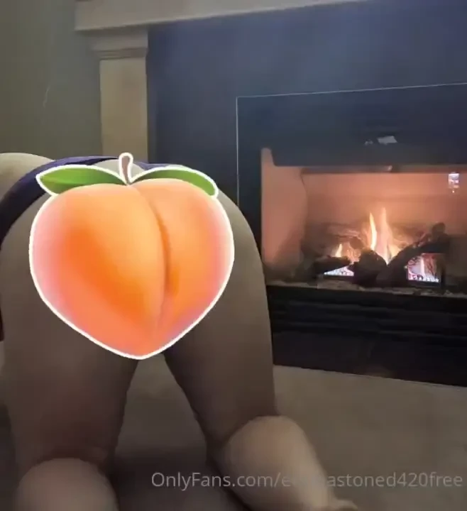 Happy hump dayyy emmastoned420 is where the juicyy stuff is 