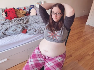 Tummy out the next batches of pics will have my dick out too 3