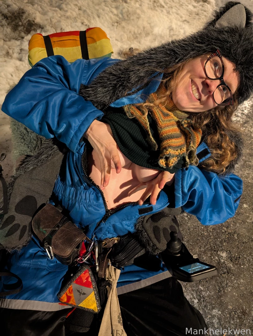 It s cold out side public publicbutsecret woman norge norway norsk 