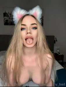 This babe lust_rider is warming up before riding your cock she is so