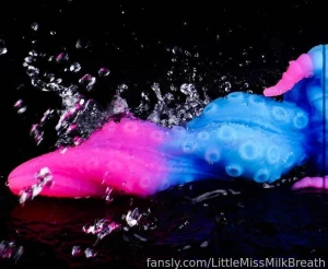 Wanna see what i m ready to shove deep inside me i need you to i m