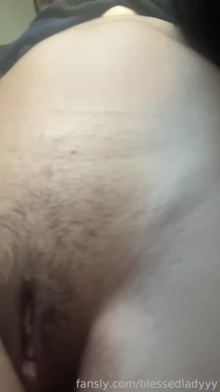 My pussy has a little hair do you like it my lips can show off the 