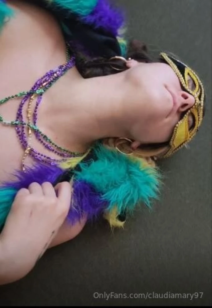 I showed my friend what i was gonna wear to mardigras but when he saw 