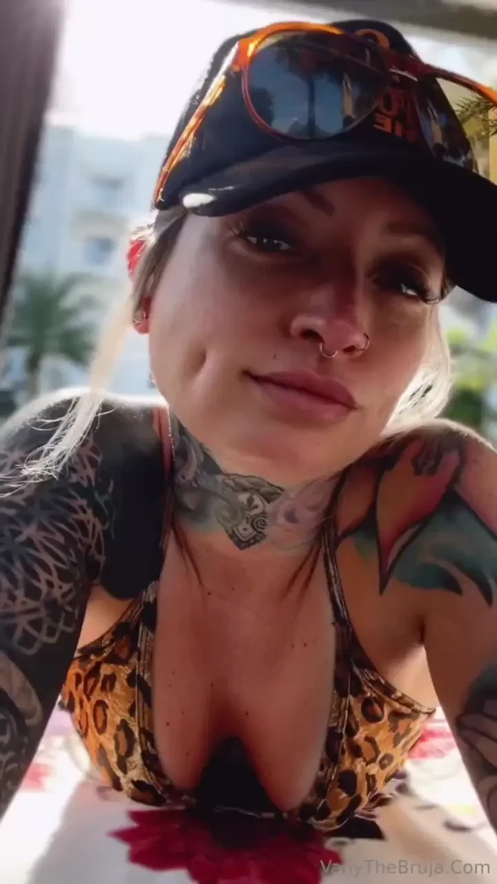 Happy thursday just a reminder that all my xxx content goes out on my 