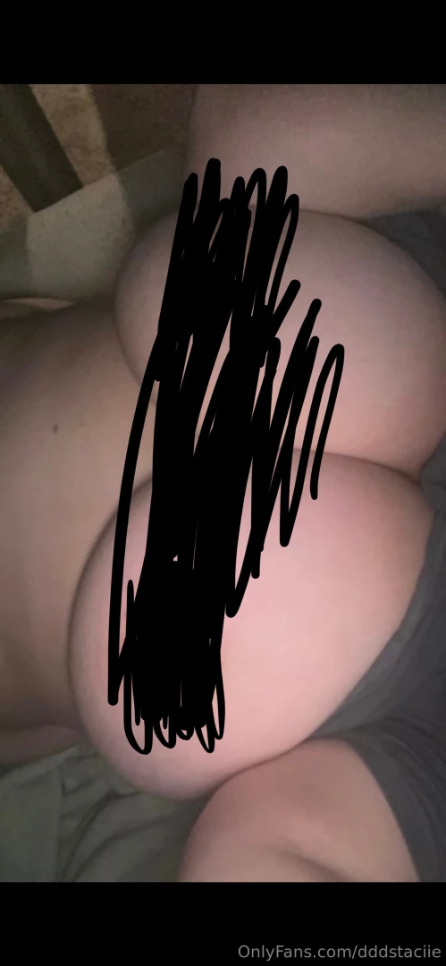 Love my big natural titties like or comment if you like what you see 