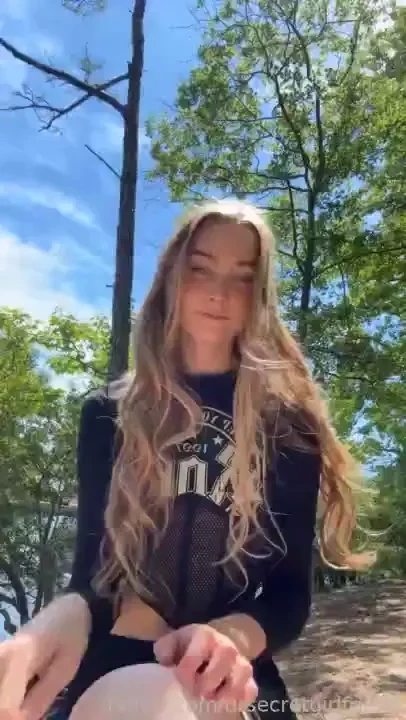 It feels soo good to expose my pussy out in the open like this where 