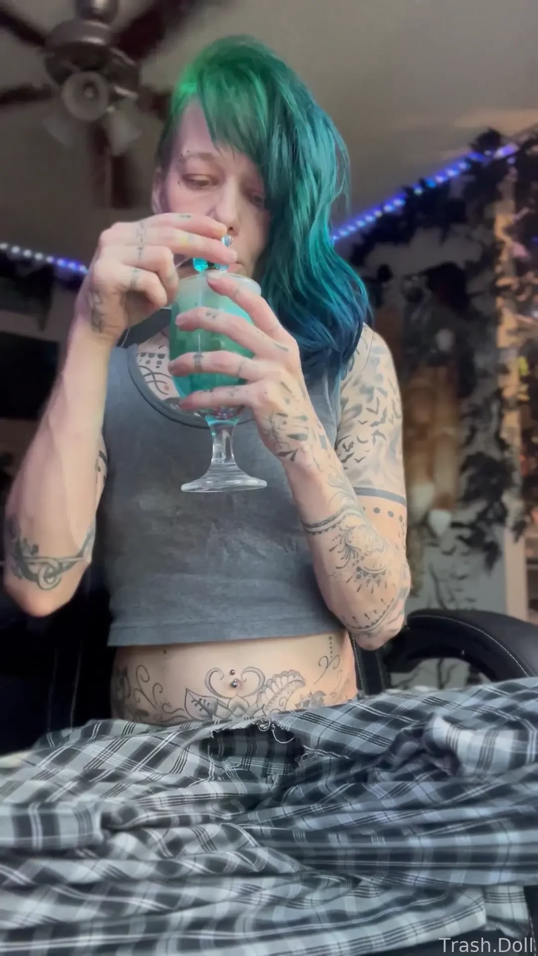 I still look like crap but my pipes still awesome fyp stoner 