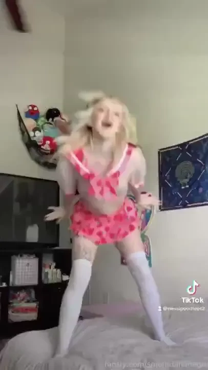 Strawberry shortcake is here at ur service this outfit is so fucking 