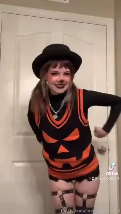 U like thick cute clowns happy late halloween heheheh 