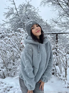 Even in the coldest weather i send you my hottest kisses girlnextdoor part 1