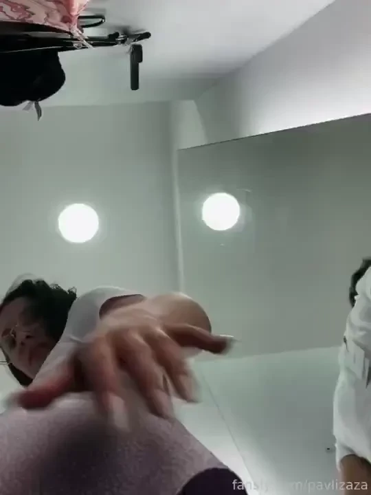 It s so hot in the fitting room full 