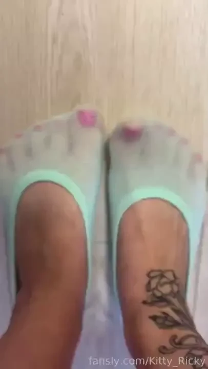Do you like my pedicure fyp feet sexy pedicure toes sweet 