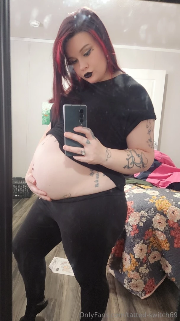 Wanna see more of my pregnant body 