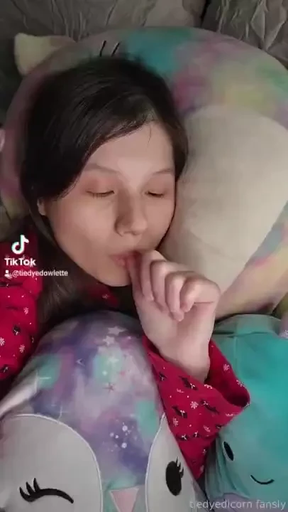 Figured i d get into bed for some more festive-looking tiktoks lmfao part 5 