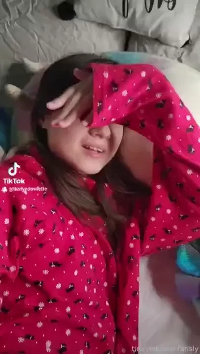 Figured i d get into bed for some more festive-looking tiktoks lmfao part 4 