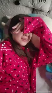 Figured i d get into bed for some more festive-looking tiktoks lmfao part 4