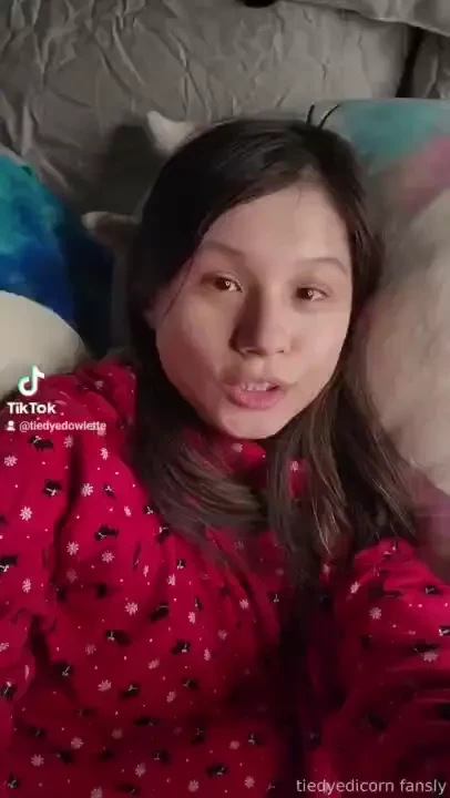 Figured i d get into bed for some more festive-looking tiktoks lmfao 