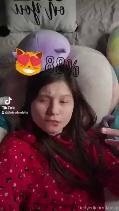 Figured i d get into bed for some more festive-looking tiktoks lmfao part 3 