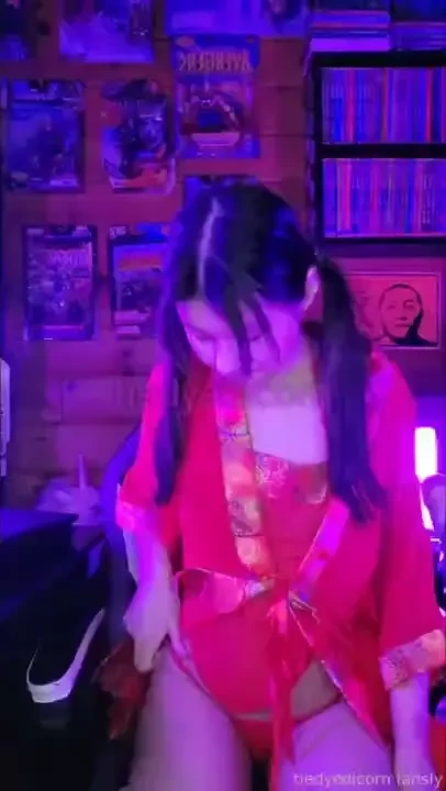 Another gifted outfit i usually don t think red looks good on me but 