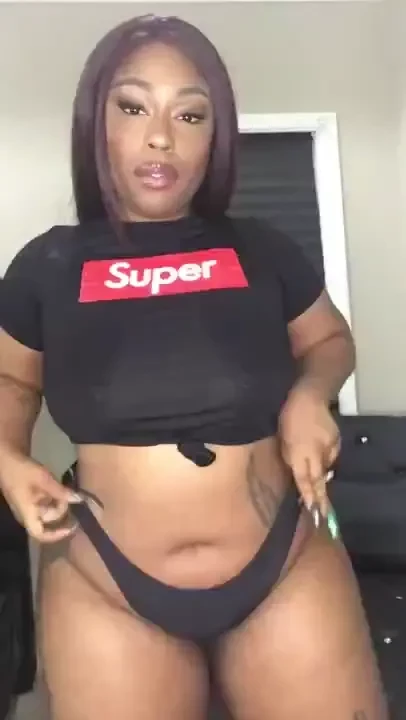 Smoking and chilling before i get on camsoda i m live at 10pm est 