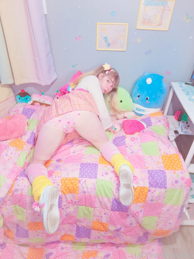 Lil sister energy pt 2 been getting alot of art commissions done part 11 