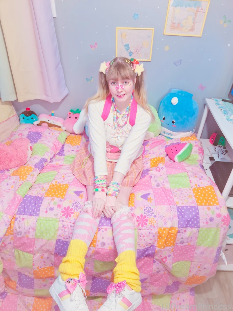 Lil sister energy pt 2 been getting alot of art commissions done part 8 