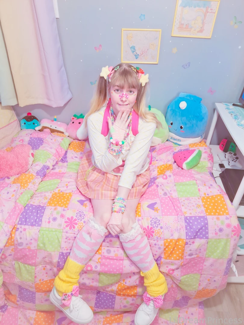 Lil sister energy pt 2 been getting alot of art commissions done part 5 