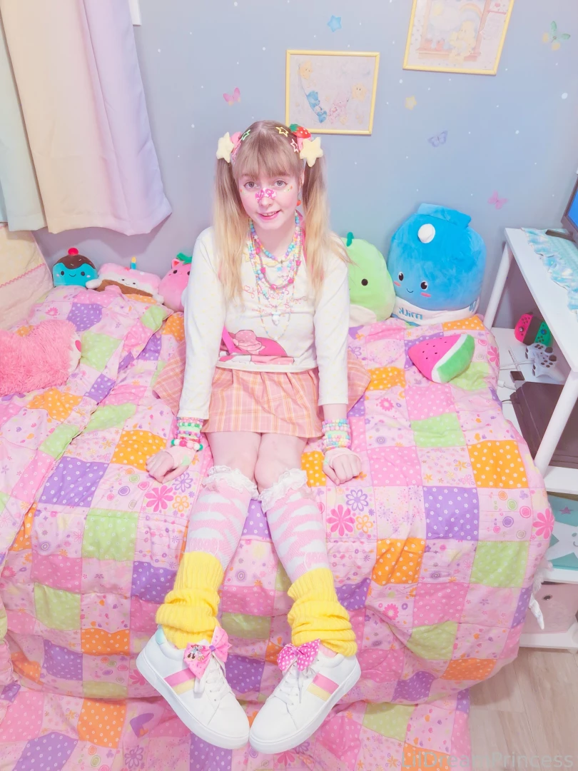 Lil sister energy pt 2 been getting alot of art commissions done 